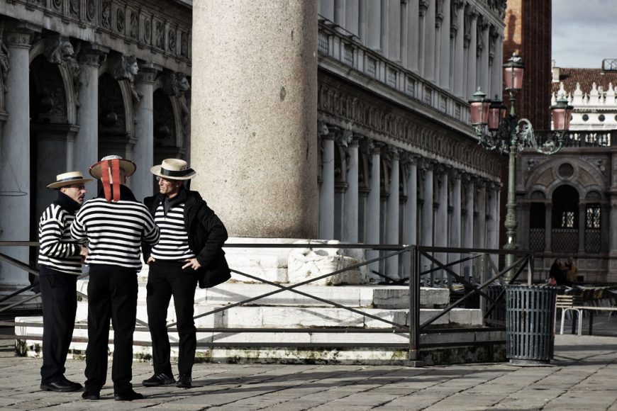 Gondoliers en discussion